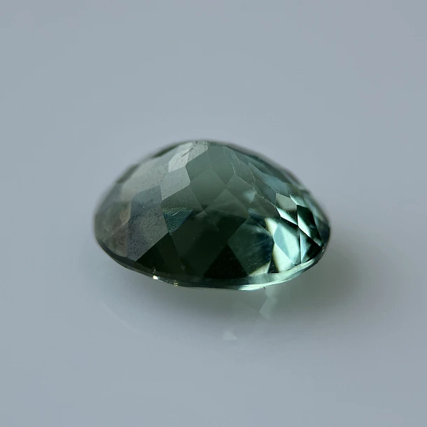 Apatita verde-3.645ct-10.2x8.6x5.7mm 2