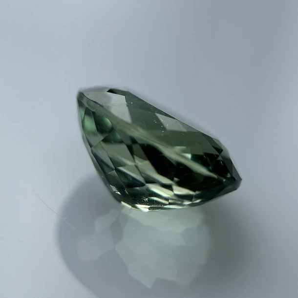 Apatita verde-3.645ct-10.2x8.6x5.7mm 3