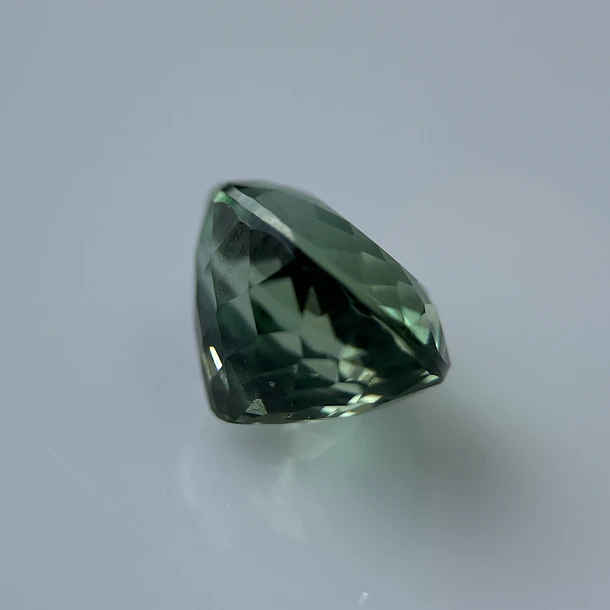 Apatita verde-3.085ct-8.8x7.8x6.5mm 3