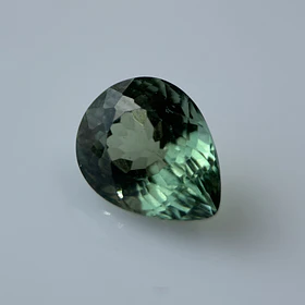 Apatita verde-3.25ct-10.3x8.2x6.1mm