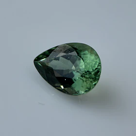 Apatita verde-2.595ct-9.4x7.1x5.9mm