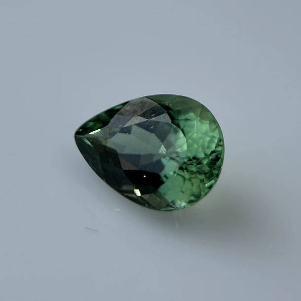 Apatita verde-2.595ct-9.4x7.1x5.9mm 1