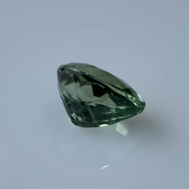 Apatita verde-2.535ct-9.7x7.2x5.6mm 2