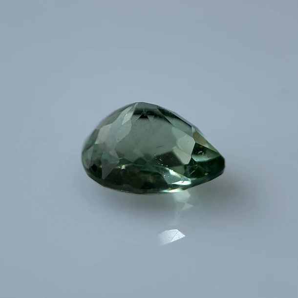 Apatita verde-2.535ct-9.7x7.2x5.6mm 3