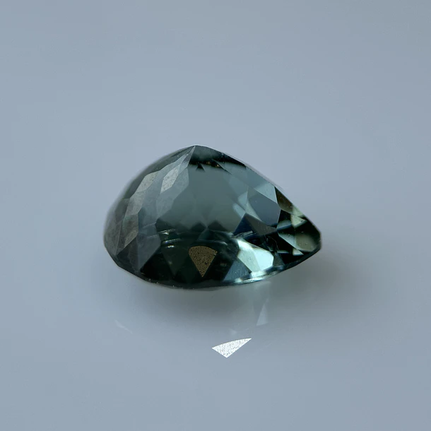 Apatita verde-3.305ct-10x8.3x6.3mm 3