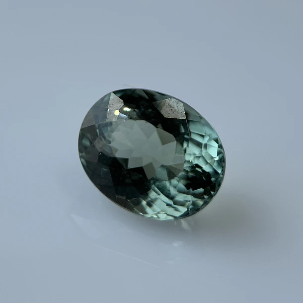 Apatita verde-2.62ct-9.1x7.3x5.4mm 1