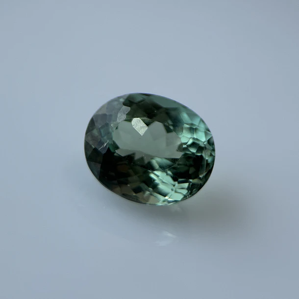 Apatita verde-2.46ct-9x7.5x5.3mm 1