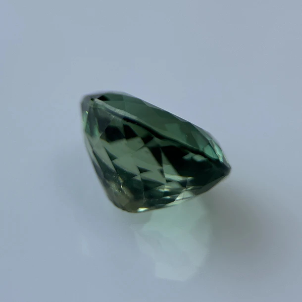Apatita verde-3.065ct-9.4x7.9x5.8mm 2