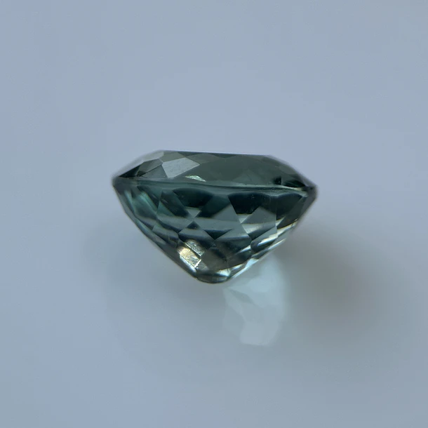 Apatita verde-2.66ct-8.8x7.6x5.6mm 3