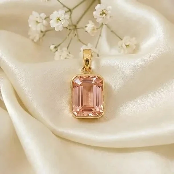 solitario con morganita corte esmeralda de 6.8x4.8x3.5mm en oro amarillo de 14k