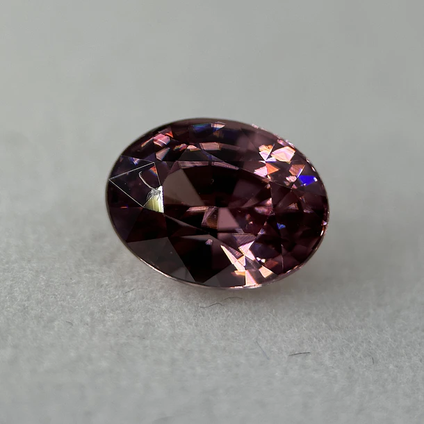 Circón natural AIG-2.93ct-8.81x6.70x4.97mm 1