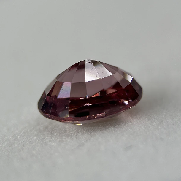 Circón natural AIG-2.93ct-8.81x6.70x4.97mm 2