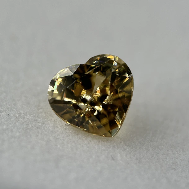 Circón natural AIG-2.30ct-7.15x7.49x5.02mm 1