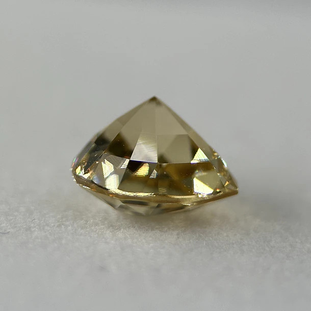 Circón natural AIG-2.30ct-7.15x7.49x5.02mm 2