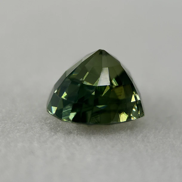 Circón natural AIG-2.58ct-7.02x8.53x5.23mm 2