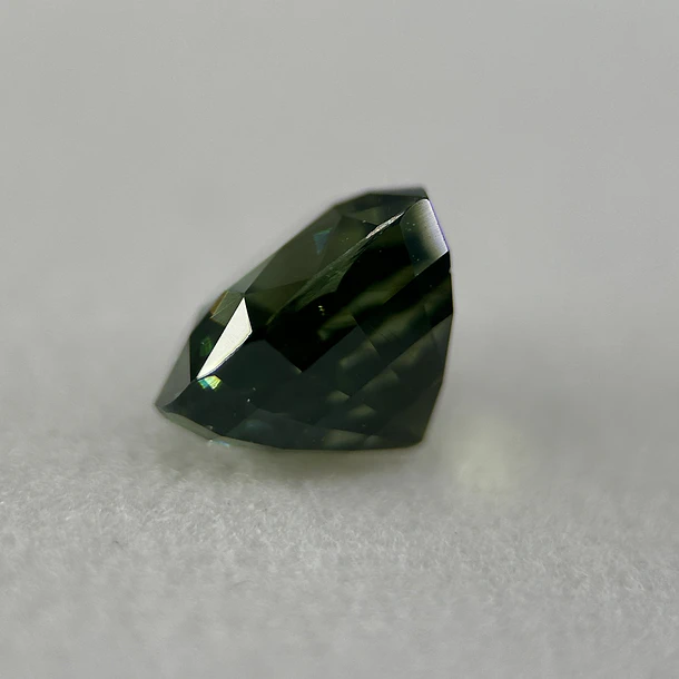 Circón natural AIG-2.58ct-7.02x8.53x5.23mm 3
