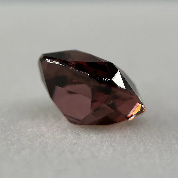 Circón natural AIG-3.84ct-8.27x7.72x5.35mm 3