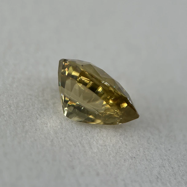 Circón natural AIG-2.45ct-9.04x6.27x5.22mm 2
