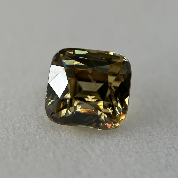 Circón natural AIG-3.73ct-7.69x7.38x5.62mm 1