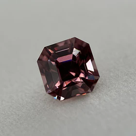 Circón natural AIG-2.82ct-7.32x7.08x5.44mm