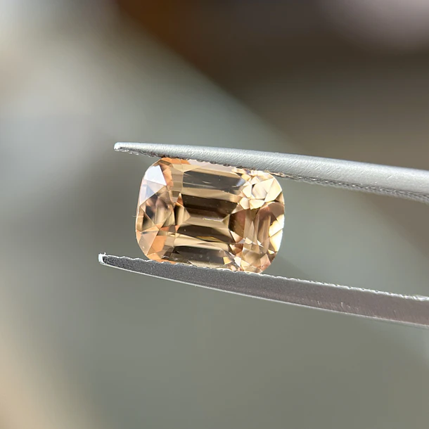 Circón AIG-3.62ct-9.29x7.05x5.04mm 1