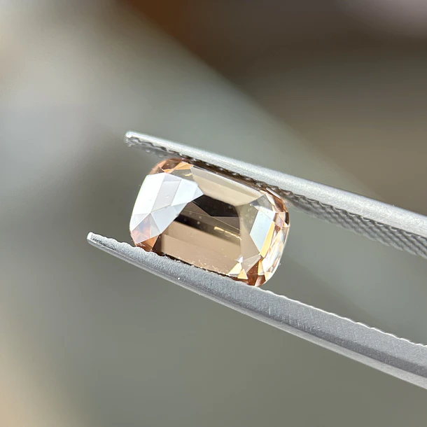 Circón AIG-3.62ct-9.29x7.05x5.04mm 3