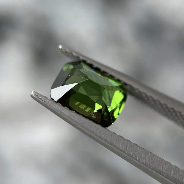 Circón AIG-2.06ct-7.68x6.60x4.61mm 4
