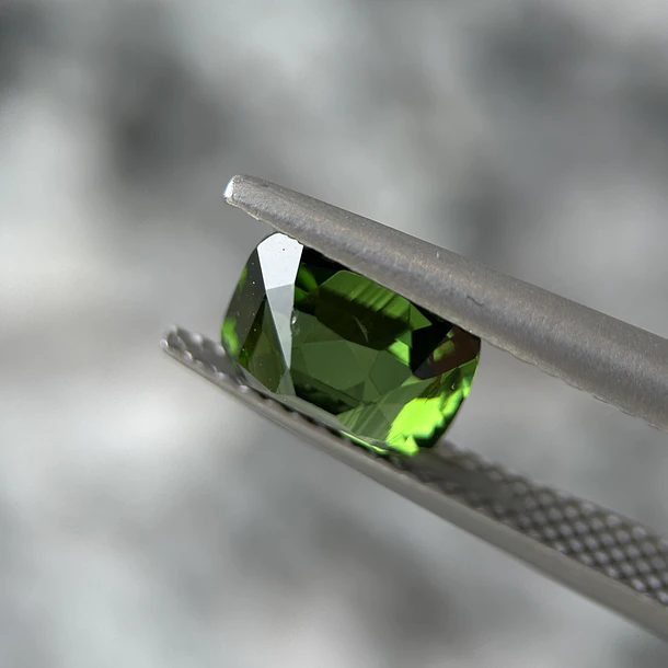 Circón AIG-2.06ct-7.68x6.60x4.61mm 2