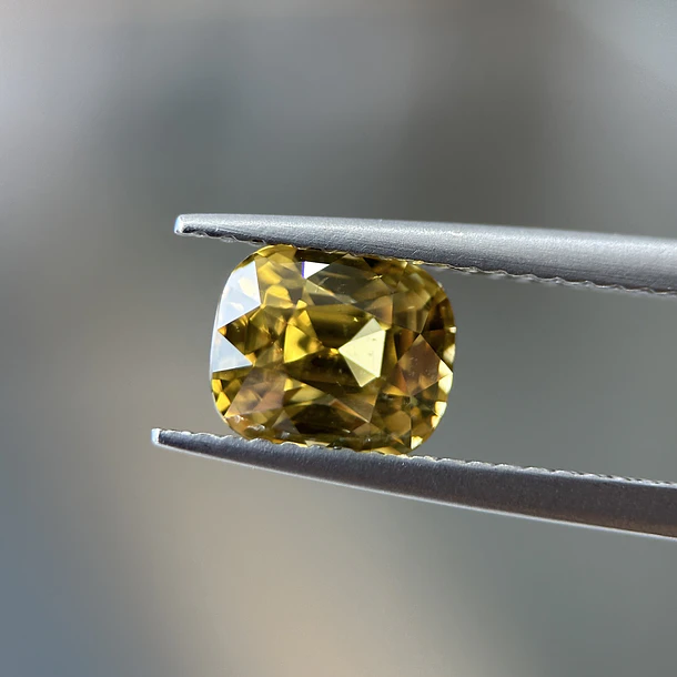 Circón AIG-2.43ct-7.22x6.27x5.05mm 1