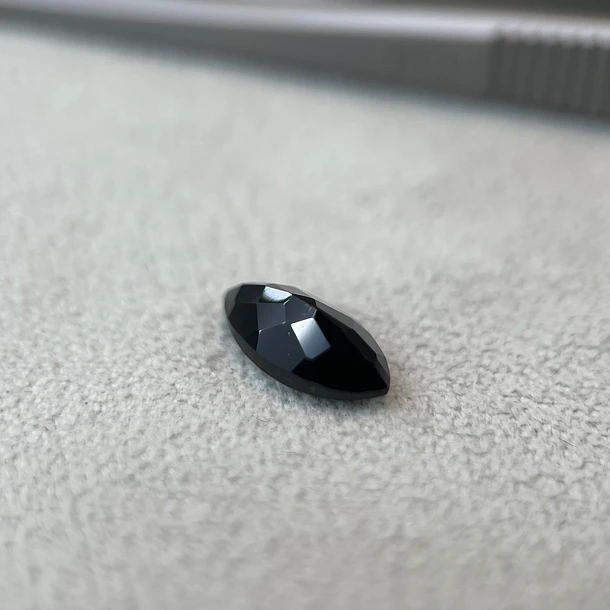 Espinela negra-1.71ct-10x5mm 2