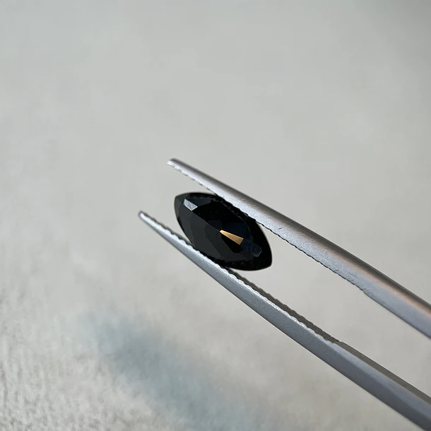 Espinela negra-1.71ct-10x5mm 3