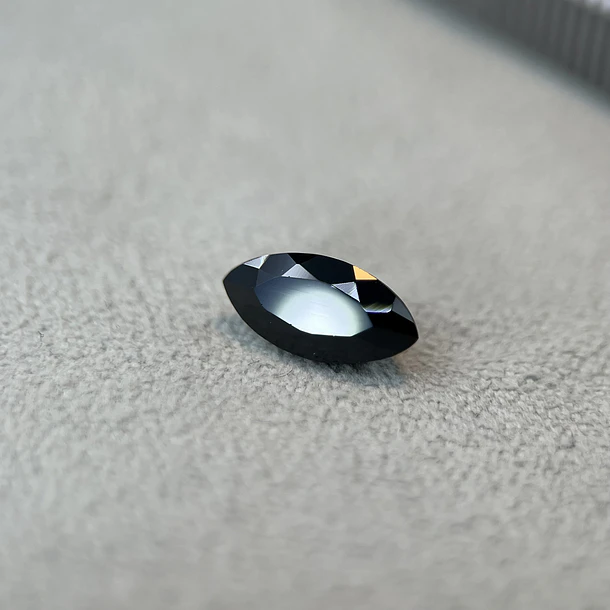 Espinela negra-1.71ct-10x5mm 1