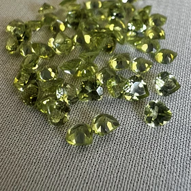 Lot 5 Peridoto-0.090ct-3x2.8mm