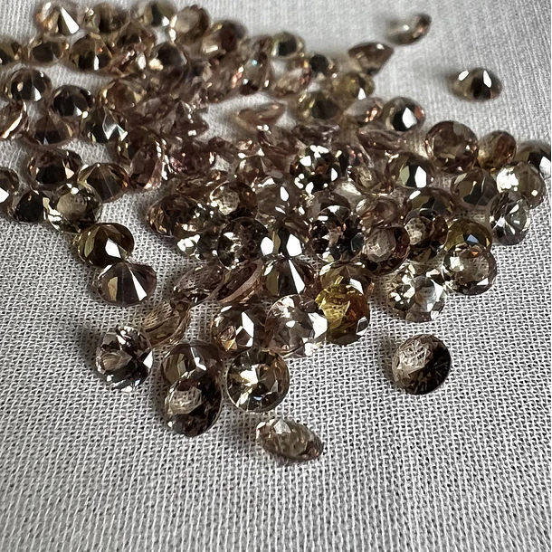 Lote 6 Granate que cambia de color-0.125ct-3mm