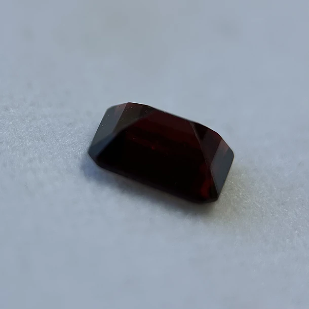 Granate rojo-2.70ct-8.7x6.7mm 3