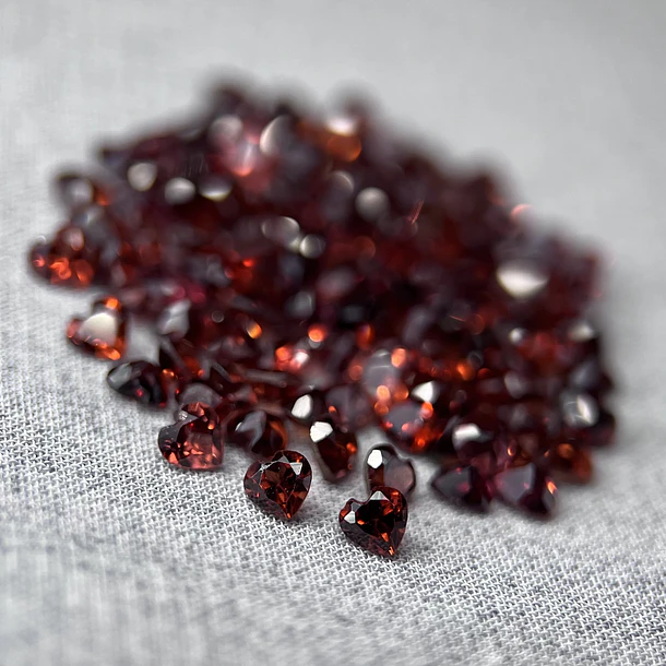 Lote 6 Granate rojo-0.13ct-3.3x3.1mm
