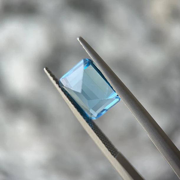Topacio suizo-3.76ct-9.8x7.8x5.2mm 2