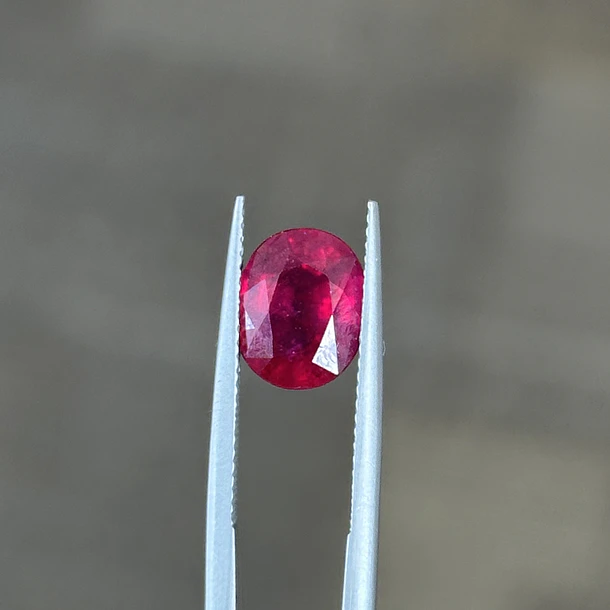 Rubí-4.10ct-9.8x7.9x5.3mm