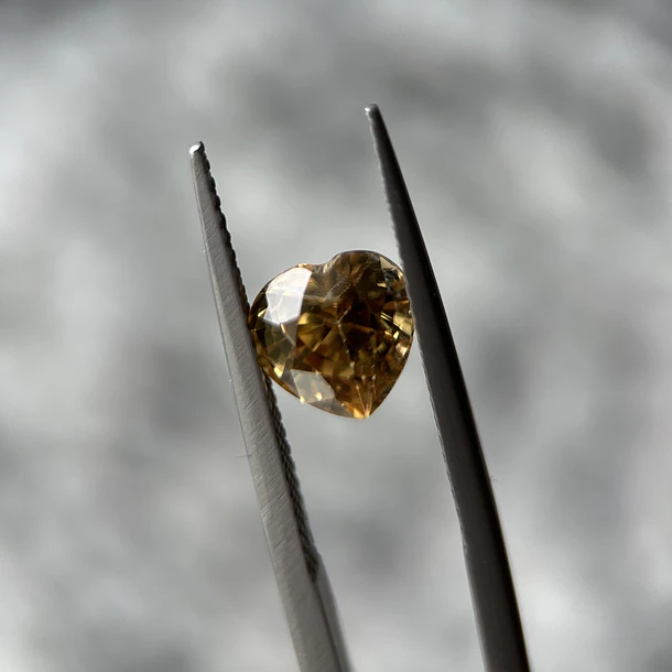 Circón natural gold-2.69ct-7.7x7.2x5.2mm 1
