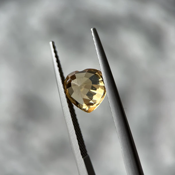 Circón natural gold-2.69ct-7.7x7.2x5.2mm 2