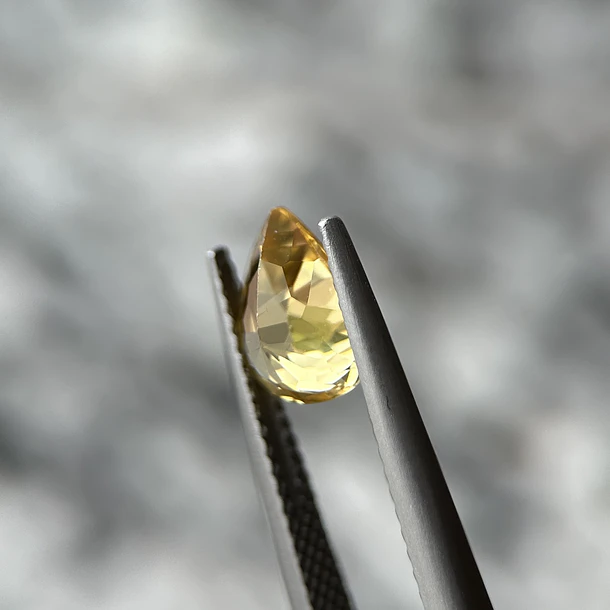 Circón natural gold-1.99ct-8.4x6.4x4.2mm 3
