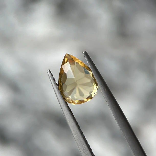 Circón natural gold-1.99ct-8.4x6.4x4.2mm 2