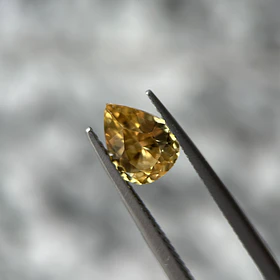 Circón natural gold-1.99ct-8.4x6.4x4.2mm