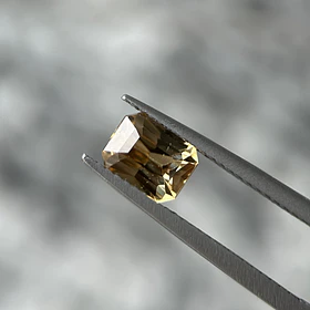 Circón natural gold-2ct-6.9x5.4x4.2mm