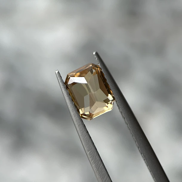 Circón natural gold-2ct-6.9x5.4x4.2mm 3