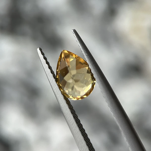 Circón natural gold-2.03ct-8.4x6.1x4.2mm 2