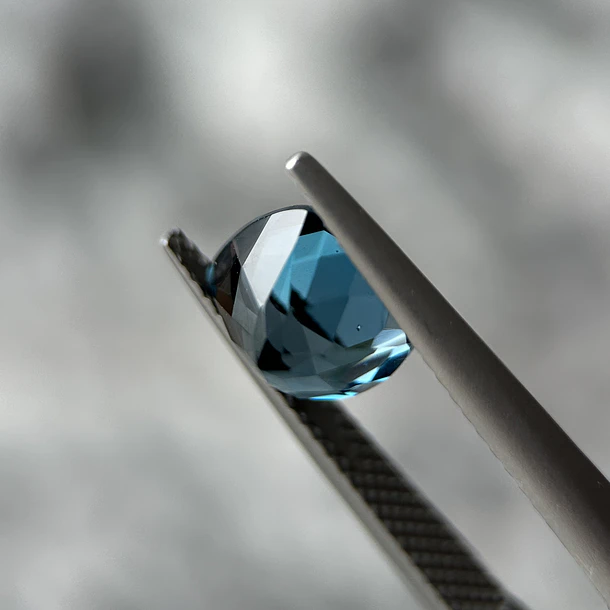 Topacio london blue-2.80ct-7.9x7.8x5.4mm 2
