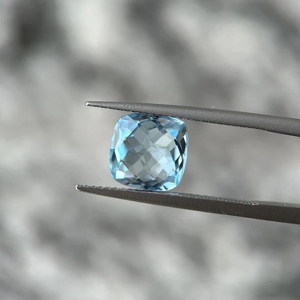 Topacio azul-3.85ct-8.7x8.6x5.5mm 1