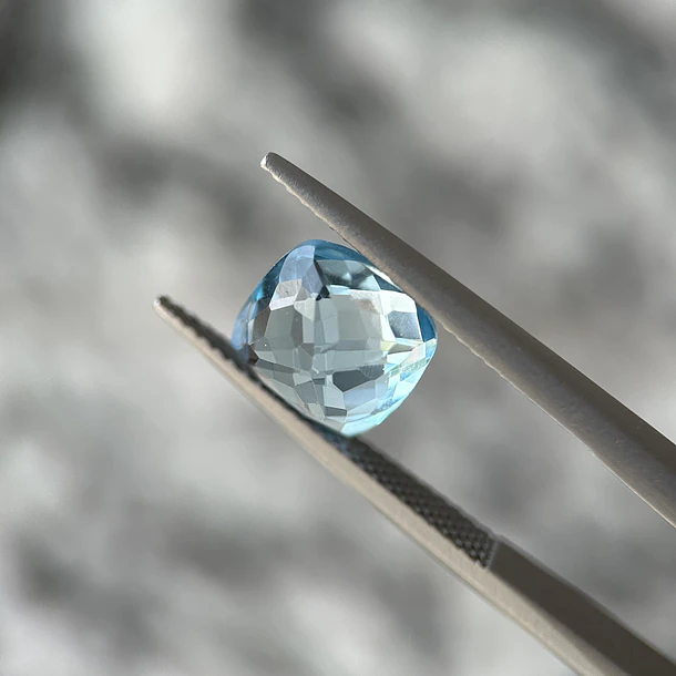 Topacio azul-3.85ct-8.7x8.6x5.5mm 2
