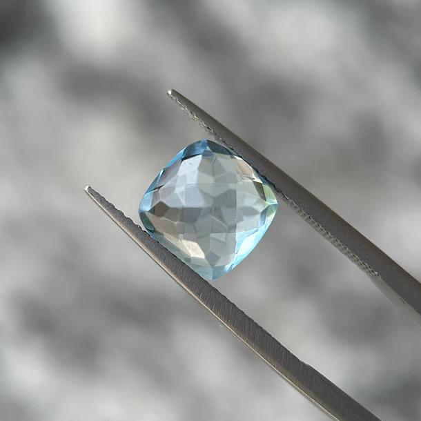 Topacio azul-3.85ct-8.7x8.6x5.5mm 3